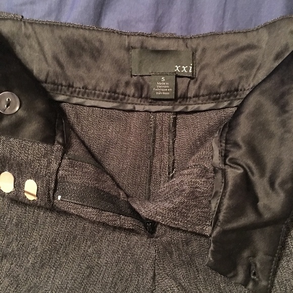 Shorts - Picture 3 of 4